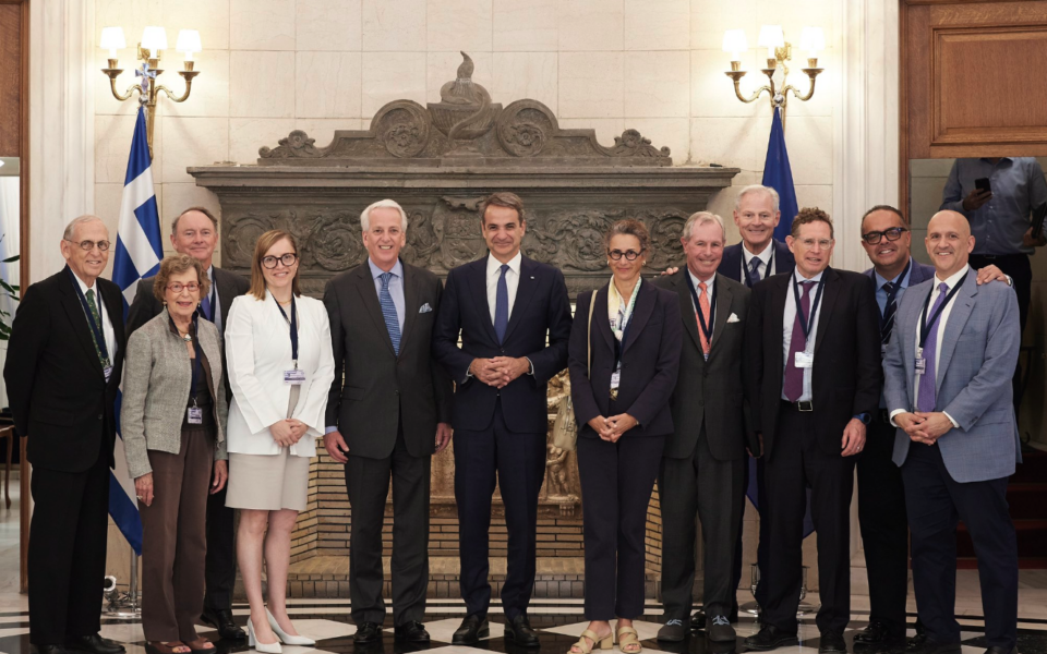 PM Mitsotakis meets with Chicago Council of Global Affairs delegation